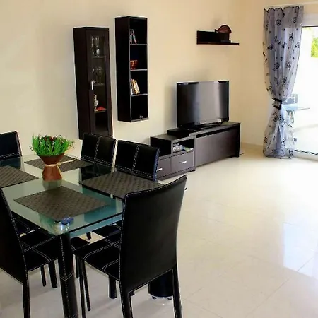 Los Corales Townhouse 公寓 *